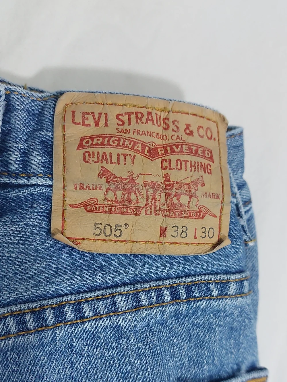 Vintage 1980's Levi's Men's Straight Leg Jeans in Light Blue Wash 38x3o
